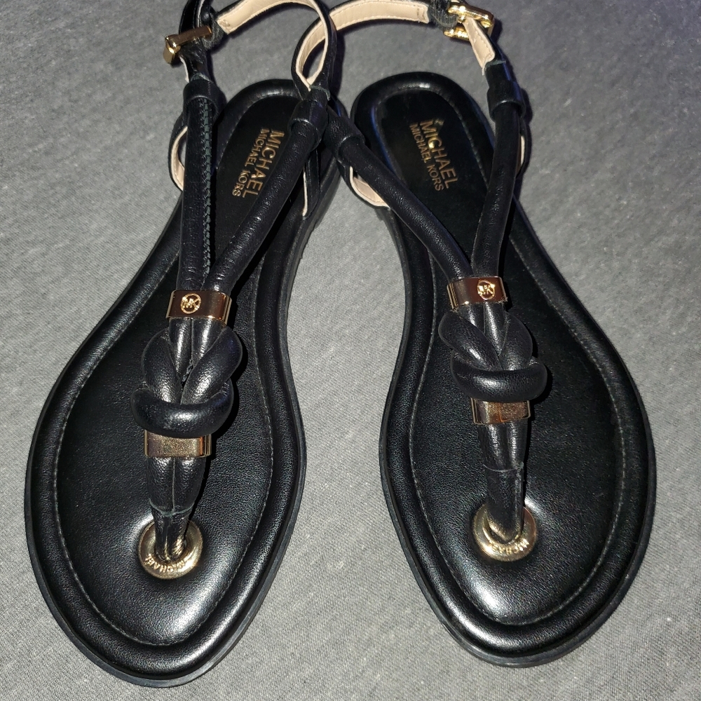 Flat holly sandal Michael  Kors  size 5